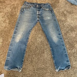 LEVI JEANS!!! super cute! mid rise!